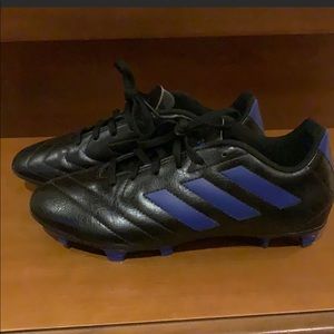 Boys Adidas Soccer Cleats. Size 7.